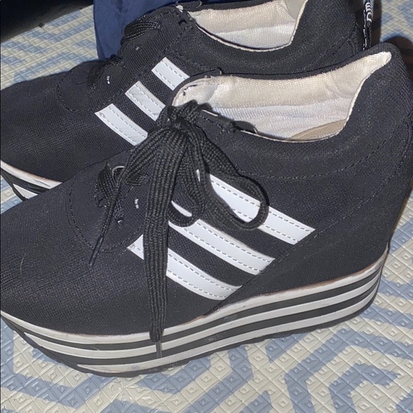 Platform - Picture 2 of 4